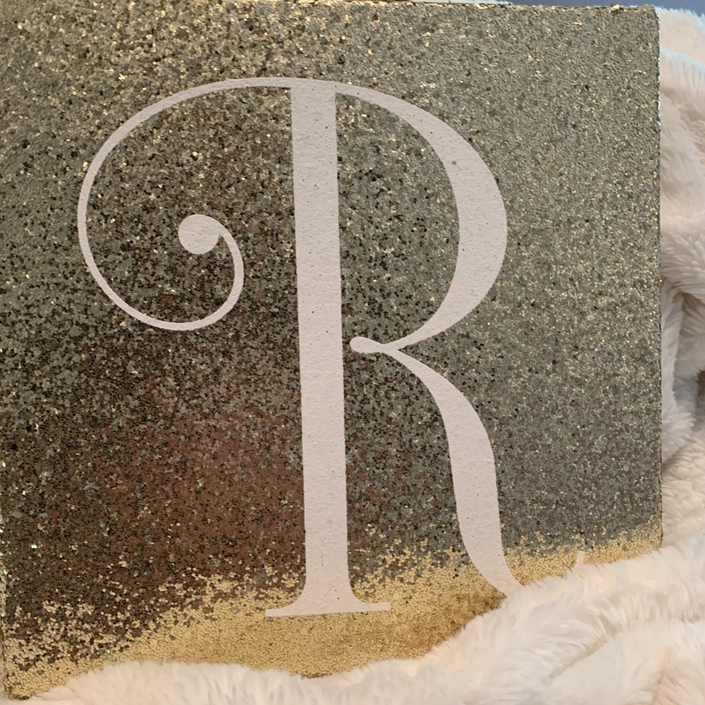 Decorative “R” sign - Picture 2 of 5
